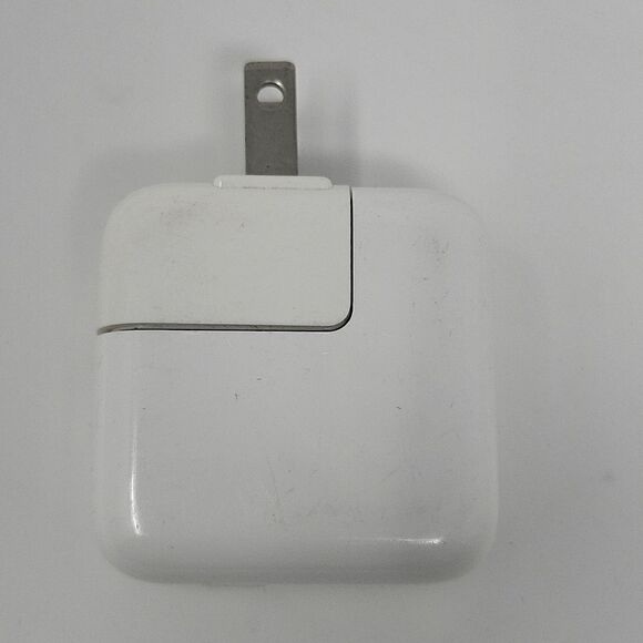 12 Watt 2.4 AMP Wall Charger for iPad for full size iPads 2,3,4, or 5 plus Air 1 - Picture 1 of 3